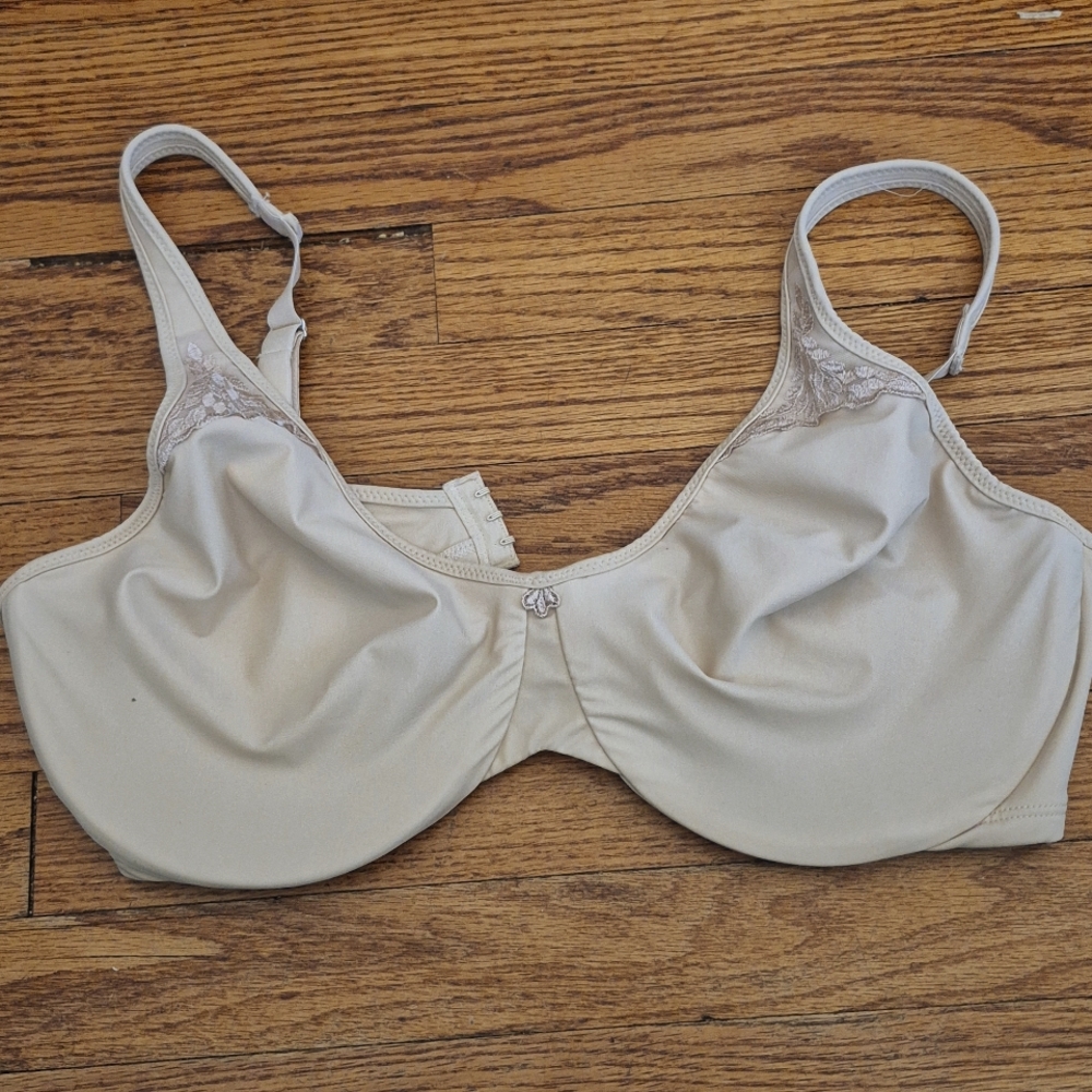 Bali 36DD Creme Underwire Bra Wide Band 3 Hooks Unlined Unpadded Lace Detail EUC